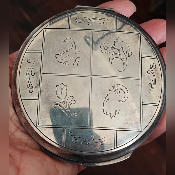 Rare Georg Gensen Sterling Silver Compact with Engraved Design Original Case - Picture 2 of 15